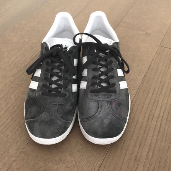 all grey adidas gazelle